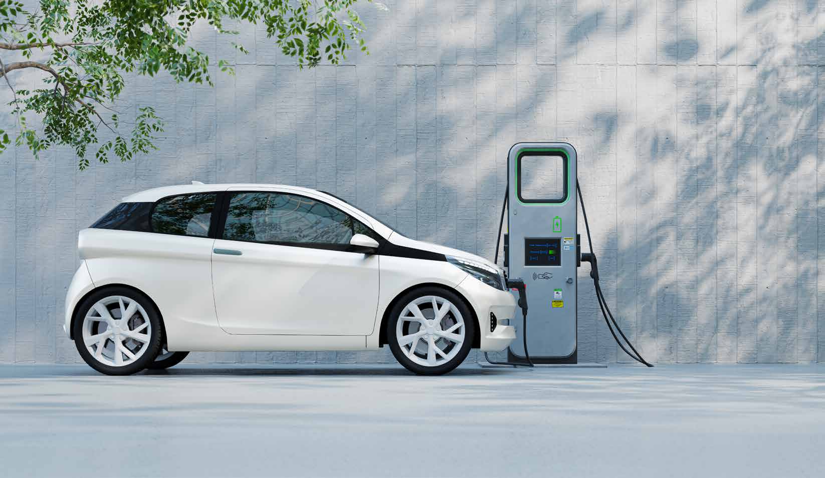 Vehiculo electrico cargando en una estacion exterior